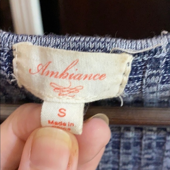 Beautiful Grey Top - Picture 3 of 3